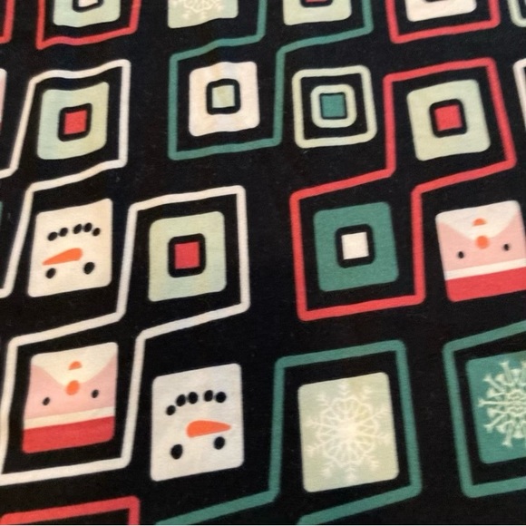 👚🎅🏻☃️LuLaRoe Holiday Classic T - Size Large ⛄️🎅🏻 - Picture 2 of 4